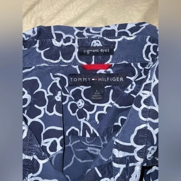 Men’s used button front Tommy Hilfiger size L large pigment dyed blue shirt - Picture 2 of 4